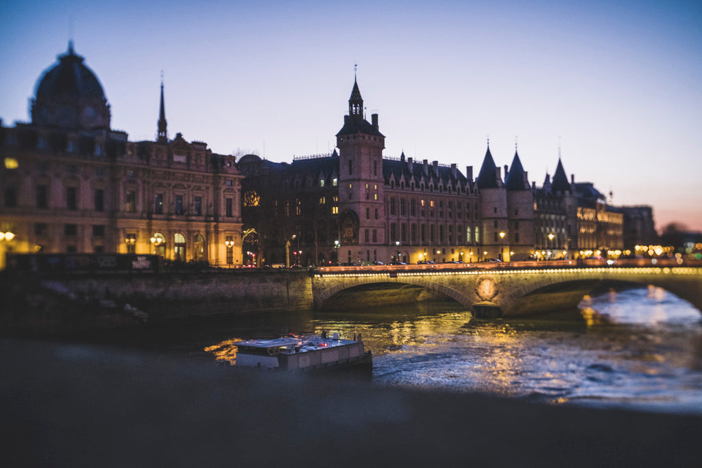 Uk bridge at night