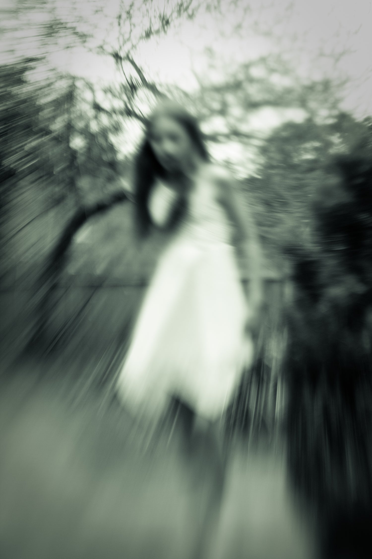 woman in white dress blurry black and white photography lensbaby journey story marianne ellis